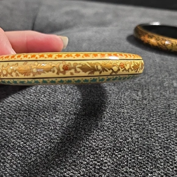 Elegant Multicolor Bangle Set - Picture 4 of 5